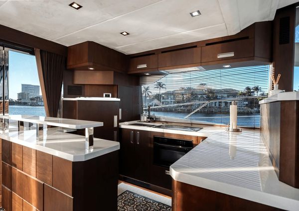 Galeon 560 Fly image