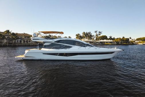 Galeon 560 Fly image