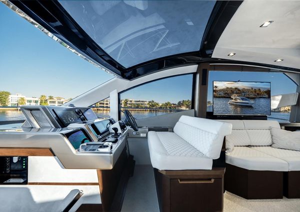 Galeon 560 Fly image