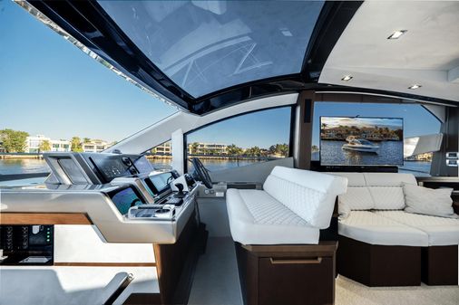 Galeon 560 Fly image