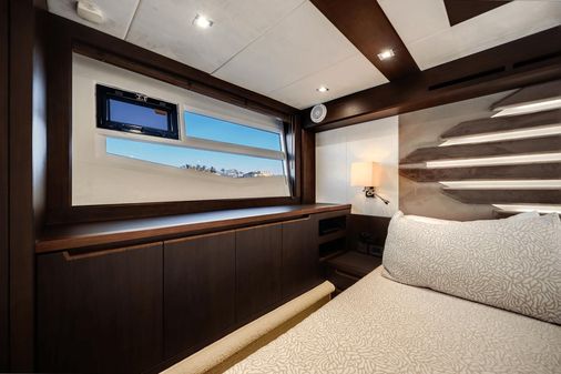 Galeon 560 Fly image