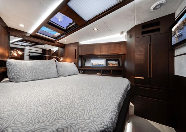 Galeon 560 Fly image