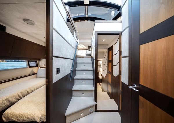 Galeon 560 Fly image