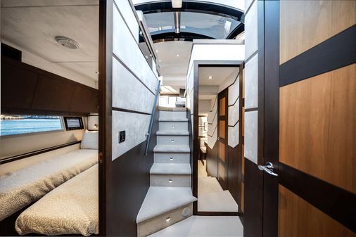 Galeon 560 Fly image