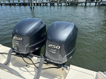 Pursuit S 310 Center Console image