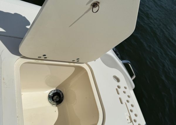 Pursuit S 310 Center Console image