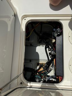 Pursuit S 310 Center Console image