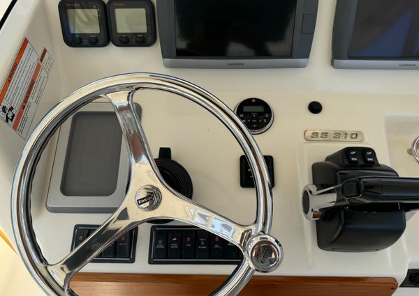 Pursuit S 310 Center Console image