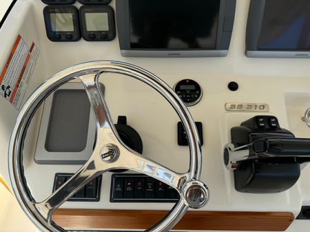 Pursuit S 310 Center Console image