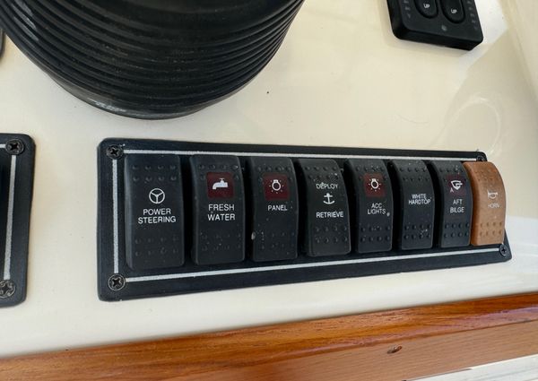 Pursuit S 310 Center Console image