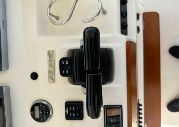 Pursuit S 310 Center Console image