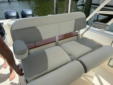 Pursuit S 310 Center Console image