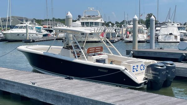 Pursuit S 310 Center Console 