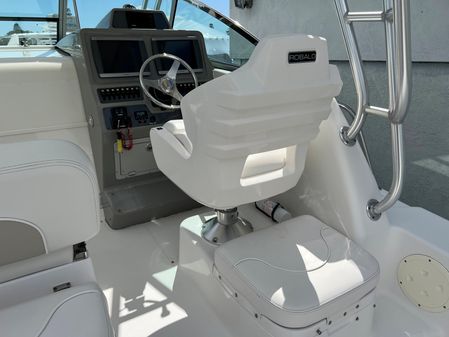 Robalo R305 WALK AROUND image