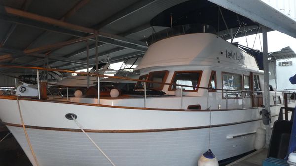 Marine-trader 41-TRI-CABIN image