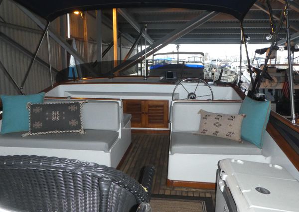 Marine-trader 41-TRI-CABIN image