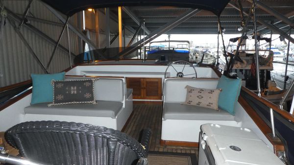 Marine-trader 41-TRI-CABIN image