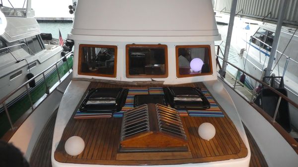 Marine-trader 41-TRI-CABIN image