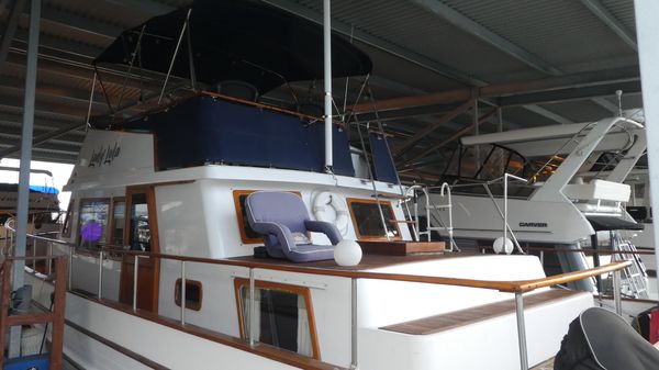 Marine-trader 41-TRI-CABIN image