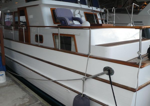 Marine-trader 41-TRI-CABIN image