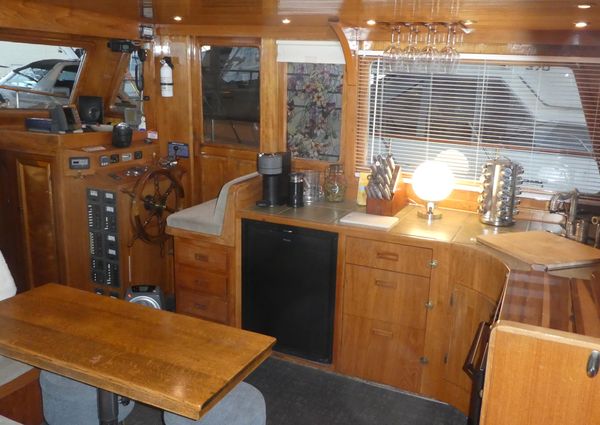 Marine-trader 41-TRI-CABIN image