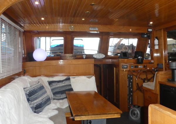 Marine-trader 41-TRI-CABIN image