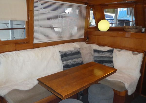 Marine-trader 41-TRI-CABIN image