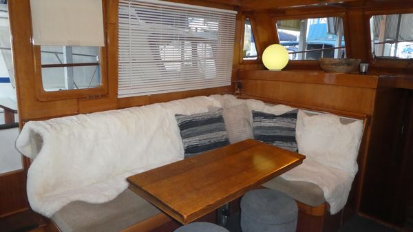 Marine-trader 41-TRI-CABIN image