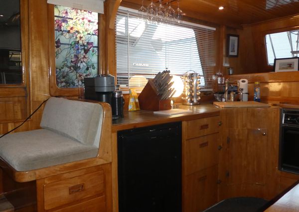 Marine-trader 41-TRI-CABIN image