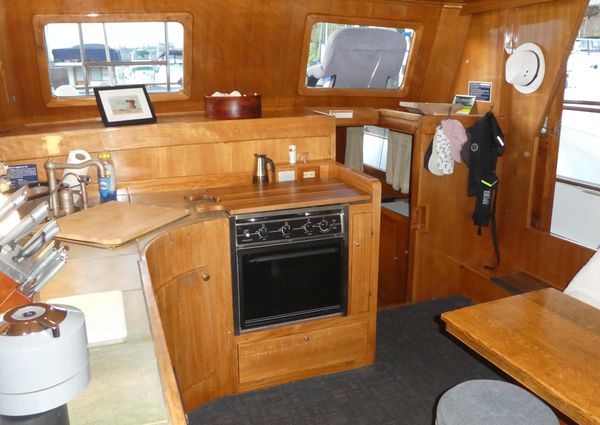 Marine-trader 41-TRI-CABIN image