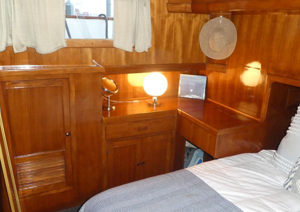 Marine-trader 41-TRI-CABIN image