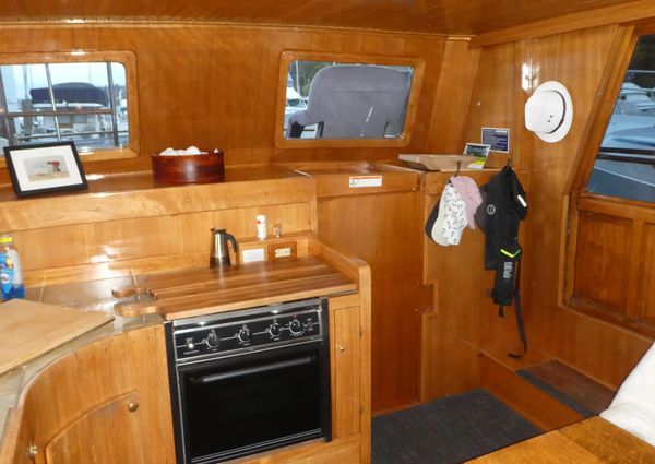 Marine-trader 41-TRI-CABIN image