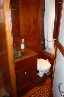 Marine-trader 41-TRI-CABIN image