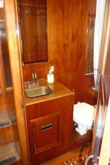 Marine-trader 41-TRI-CABIN image