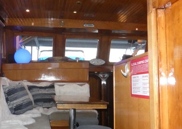 Marine-trader 41-TRI-CABIN image