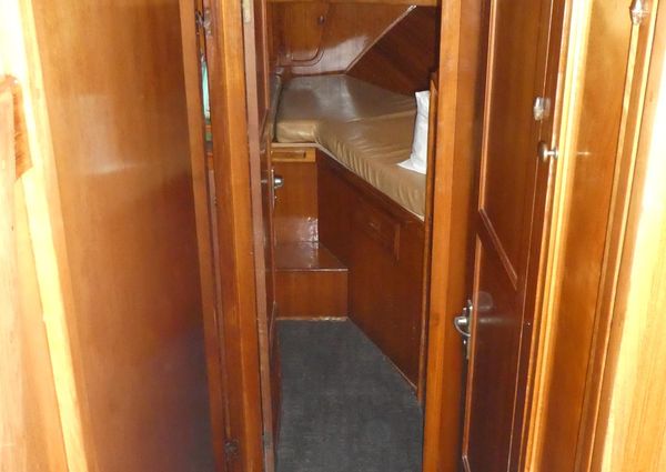 Marine-trader 41-TRI-CABIN image