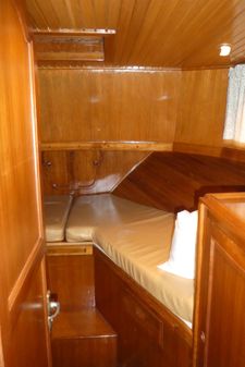 Marine-trader 41-TRI-CABIN image