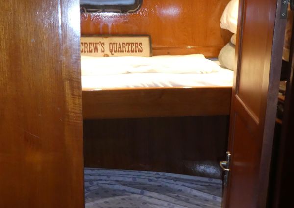 Marine-trader 41-TRI-CABIN image