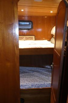 Marine-trader 41-TRI-CABIN image