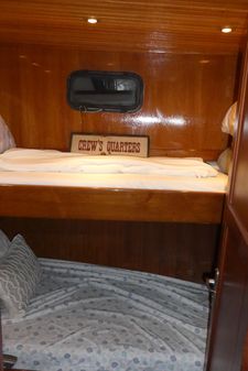 Marine-trader 41-TRI-CABIN image