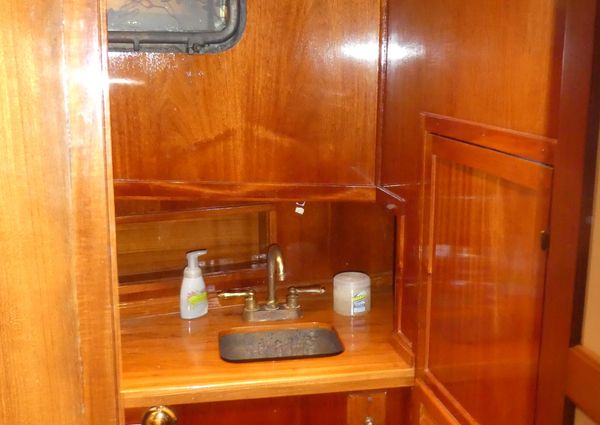 Marine-trader 41-TRI-CABIN image