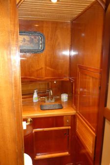 Marine-trader 41-TRI-CABIN image