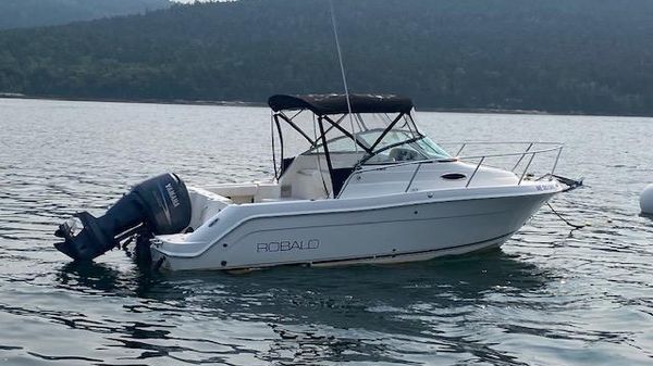 Robalo R225 Walkaround 