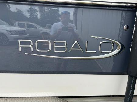 Robalo R230 image