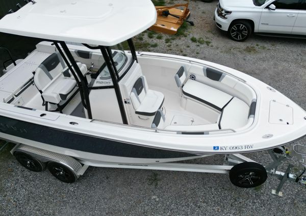 Robalo R230 image