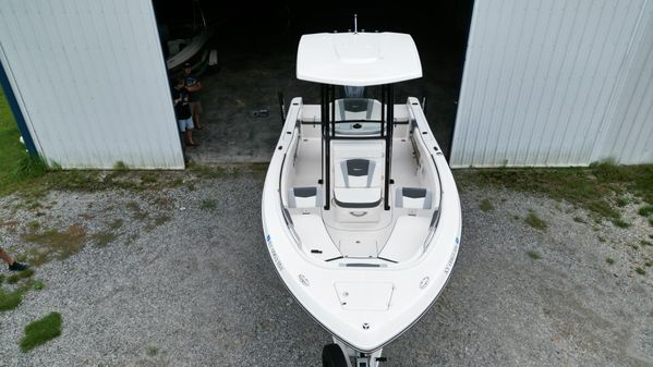 Robalo R230 image