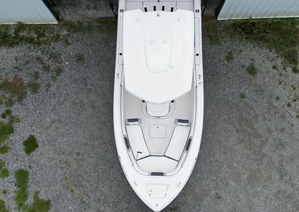 Robalo R230 image