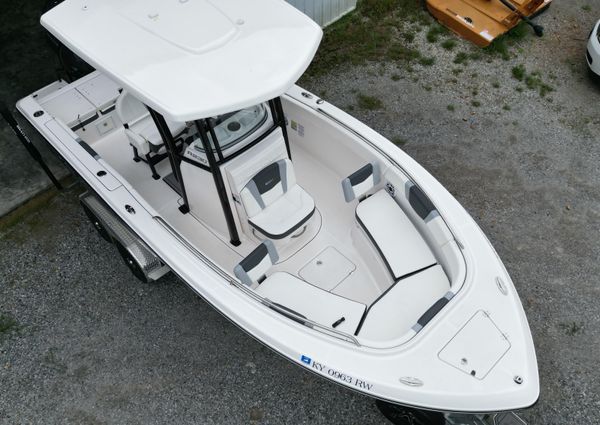 Robalo R230 image