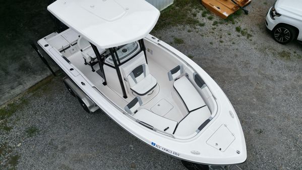 Robalo R230 image