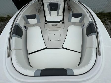 Robalo R230 image